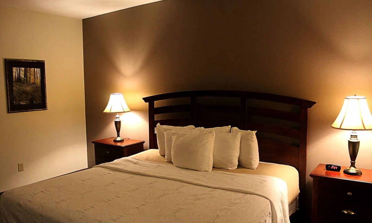 Towanda Hotel | Crystal Springs Inn and Suites