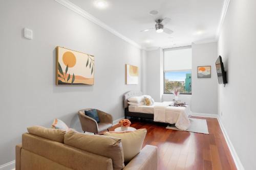 Olde Kensington Apartment | Deluxe Studio Retreat Rooftop Pool & Concierge