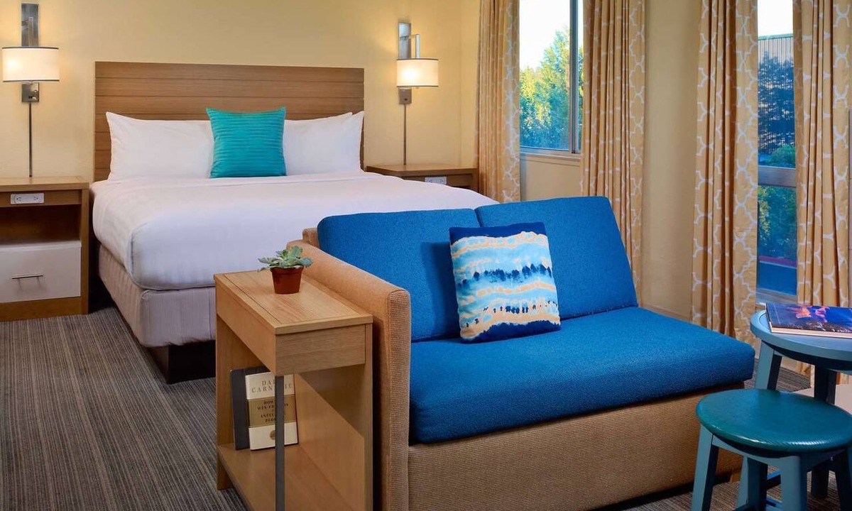 Flagstaff Hotel | Discover a Scenic Retreat Near Flagstaff's Natural & Historic Gems w/Gym & Pool