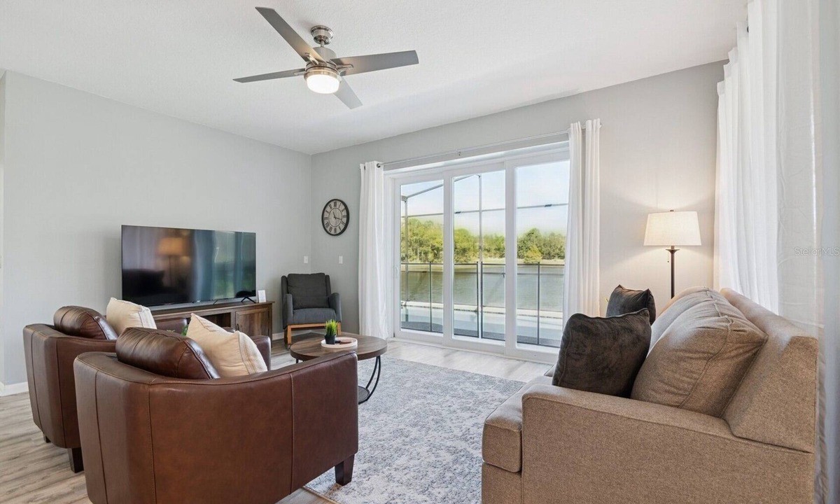 Sunset Lakes House | Disney World, Universal Epic Waterfront Modern Home - Private Pool And Game Room
