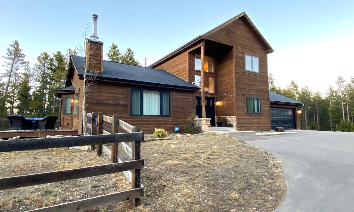 Evergreen House | ECHO HILLS MOUNTAIN LODGE - Evergreen Mtn Top Retreat - Foothills of the Rockies