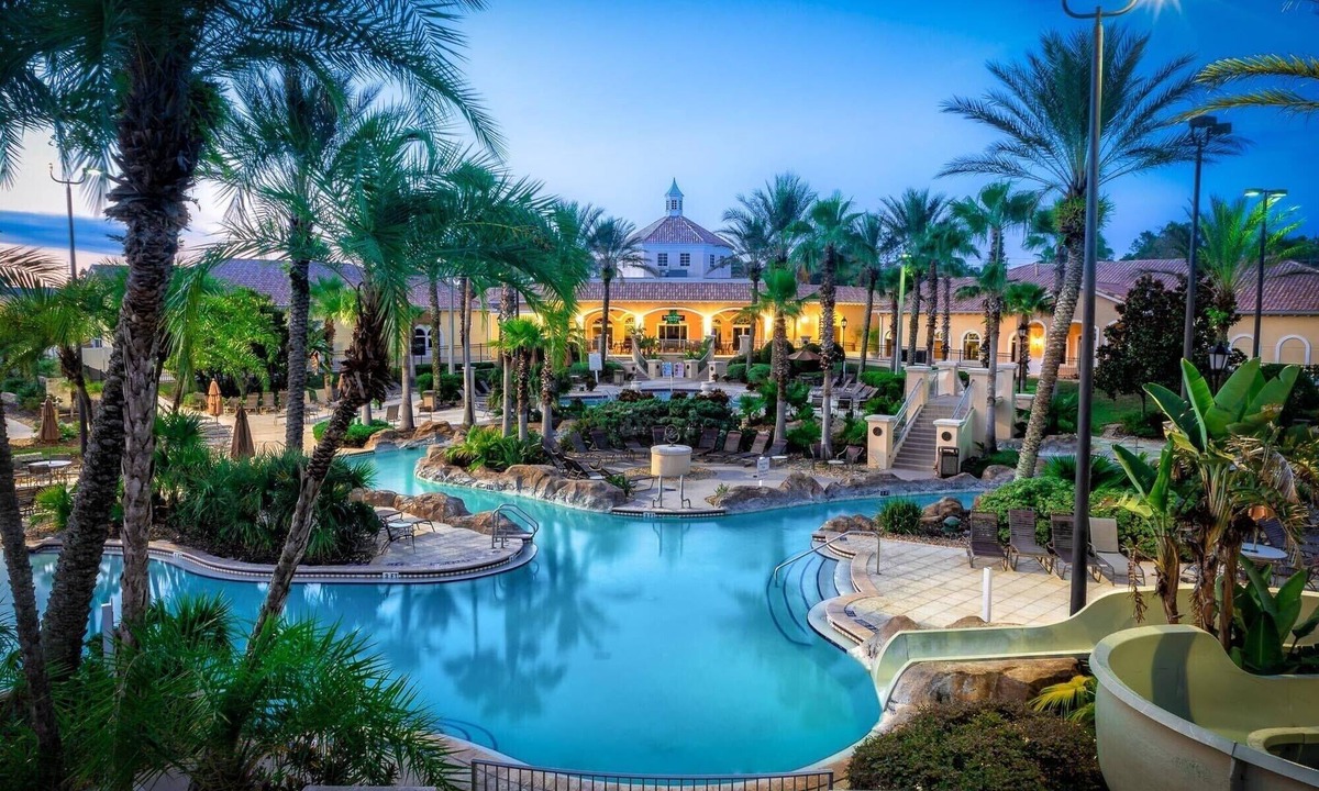 Regal Palms House | Elite end unit, sleeps 10, 5 min walk to pool, many extras. Close to Disney.