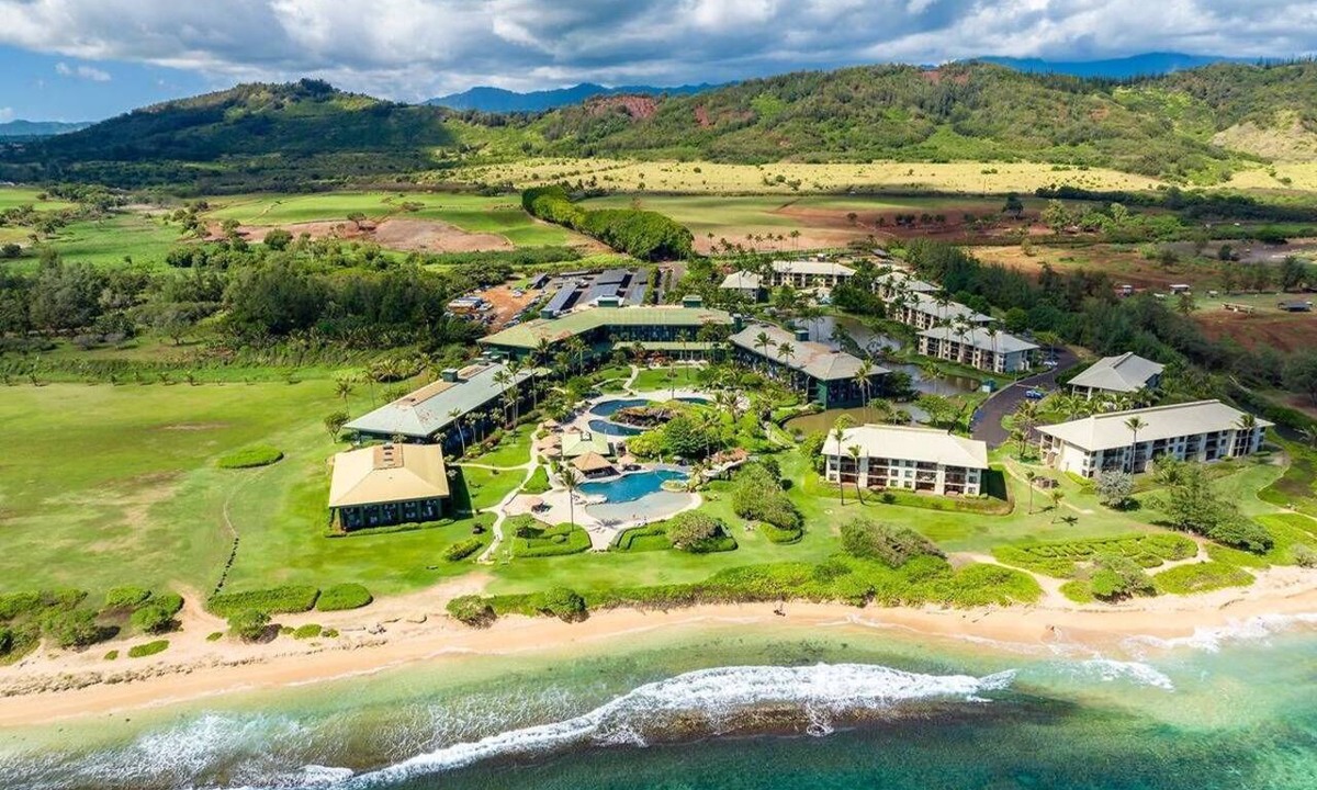 Hanamaulu Hotel | Epic Oceanview Room at Beachfront Resort