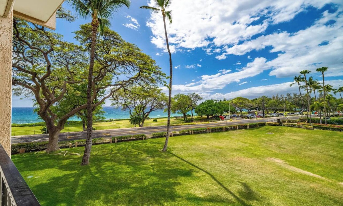 Kihei Condo | Epic West Maui View! Laundry, WiFi, TVs, Kitchen, AC, Ceiling Fans–Kamaole Sands 10202