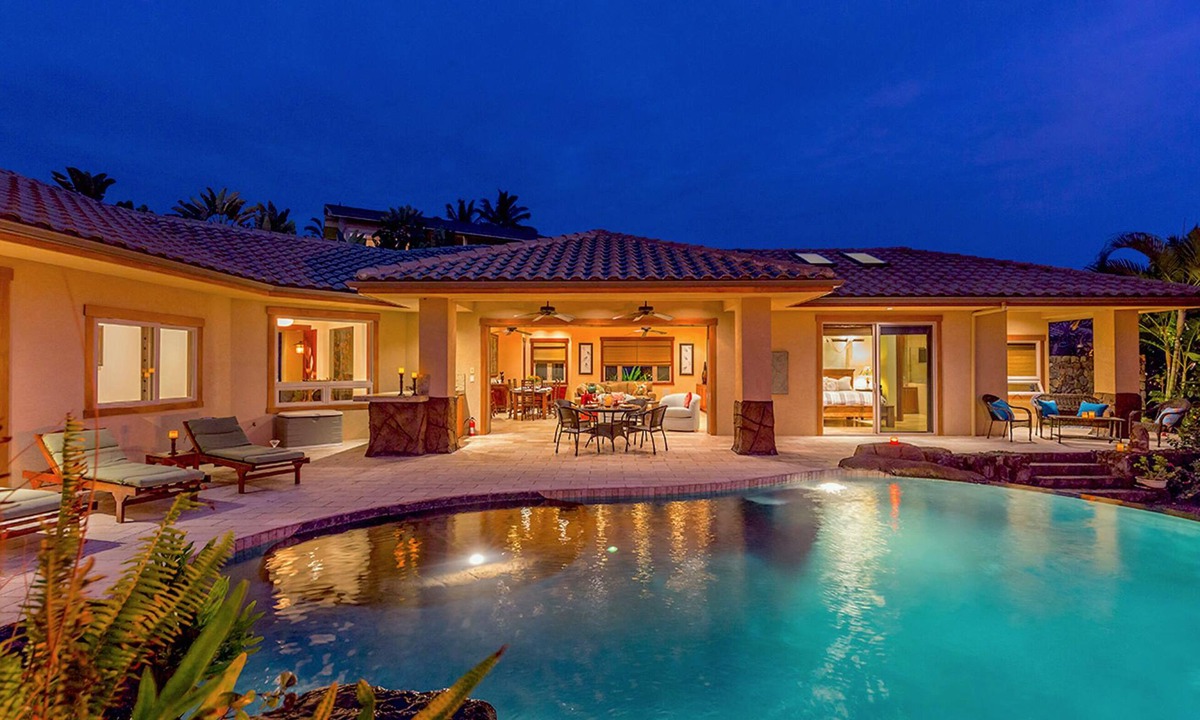 Historic Kailua Village House | Exclusive area. Private, Ocean view, Putting Green, SW Infinity pool