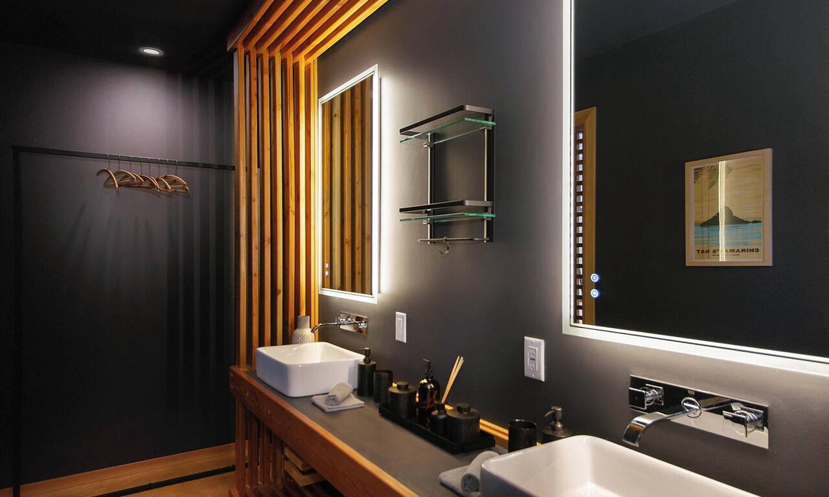 Royal Hawaiian Estates House | Fire Pit Soaking Tub Enclosed Lanai Artisan Home