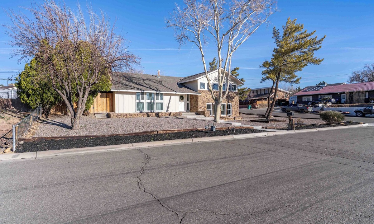 Farmington House | Foothills & Chill — Spacious 4‑Bedroom