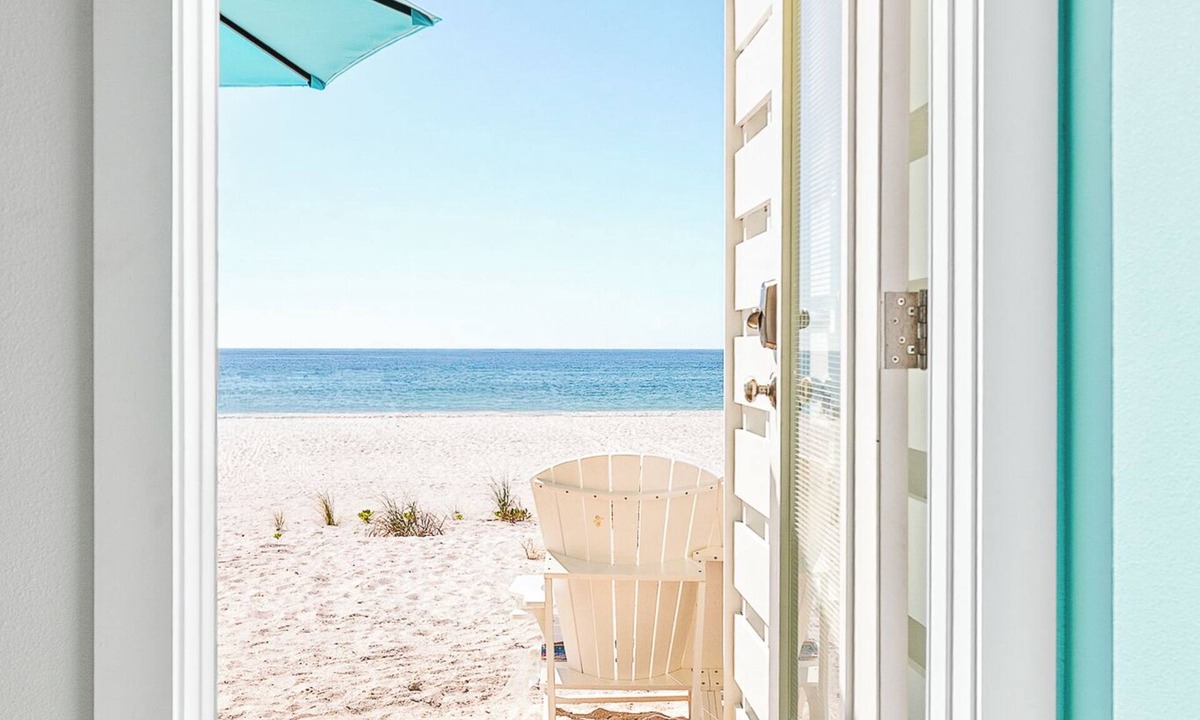 Ilexhurst House | Four Beach Lovers 1 | Your Toes in the Sand Within Seconds