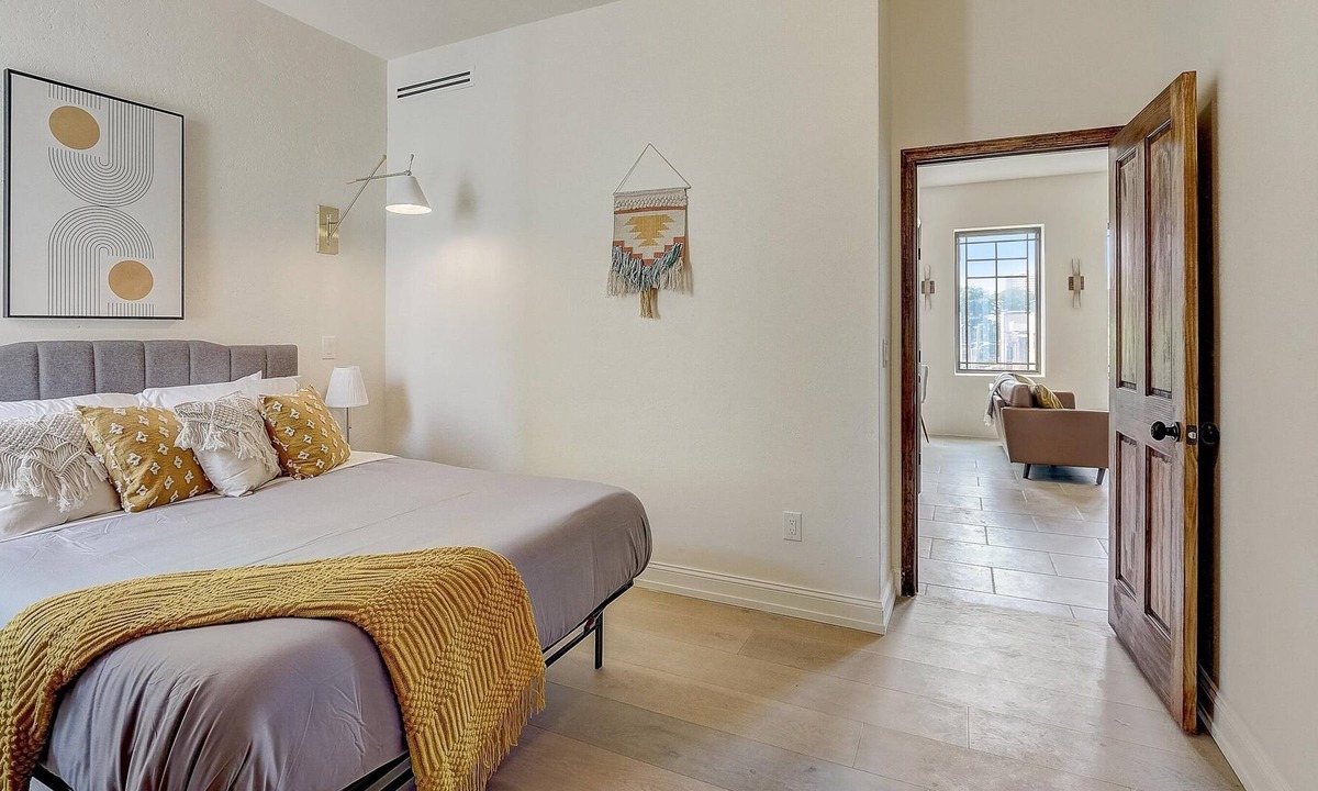 Queen Village Apartment | FRONTDESK 313 South St Apts Philadelphia