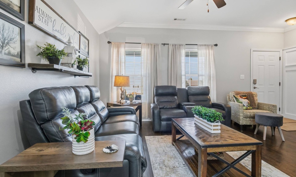 Prairie Grove House | Game Room + Firepit Family-Friendly Near U of A Quiet Prairie Grove Stay