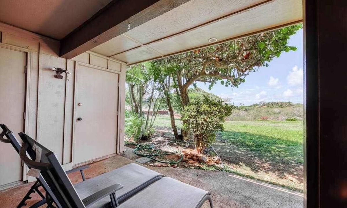 Maunaloa Apartment | Garden-View Molokai Condo with Lanai, Pool & Walk to Beach
