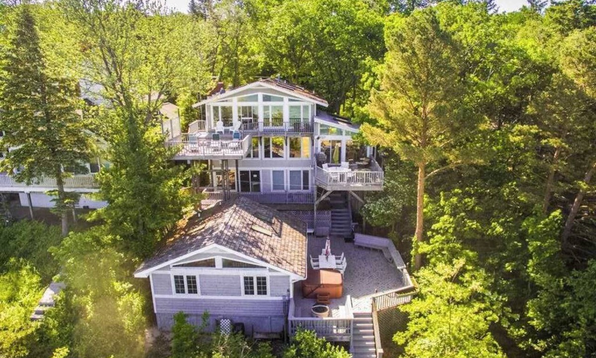 Shorewood-Tower Hills-Harbert House | Gigantic lakefront home with private hot tub, washer/dryer, AC, deck, & firepit