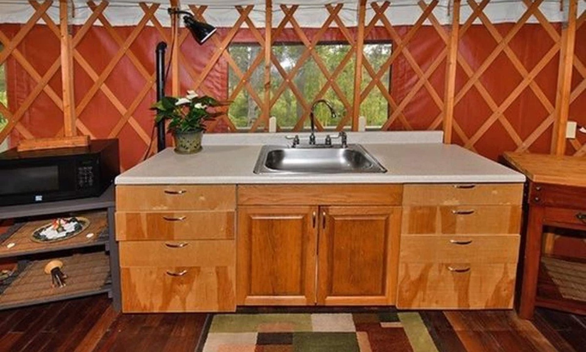 Hawaiian Acres Cottage | "Glamping" at its finest with wrap around lanai and jetted tub