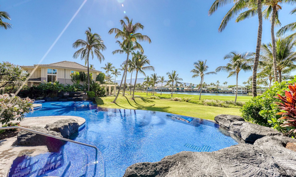 Waikoloa Condo | Golf-view condo with pool, gym & jacuzzi - near beach