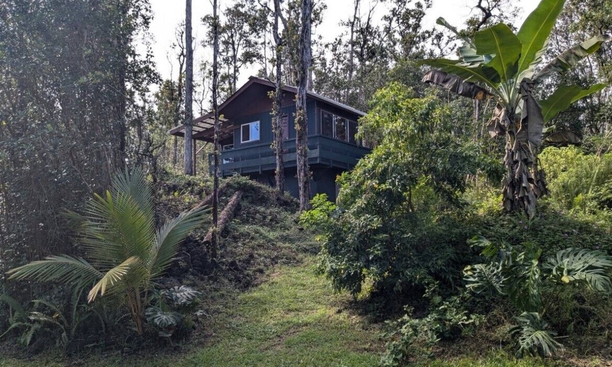 Pahoa Cabin | Gorgeous, Newly Built, Cabin- Off the Grid & 10 Minutes from Black Sand Beaches!