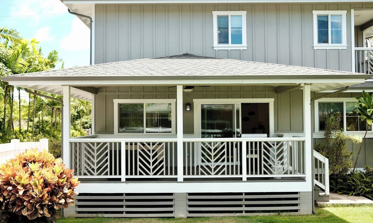 Waialee House | Haleaha Road - Steps to the Beach in Hau'ula