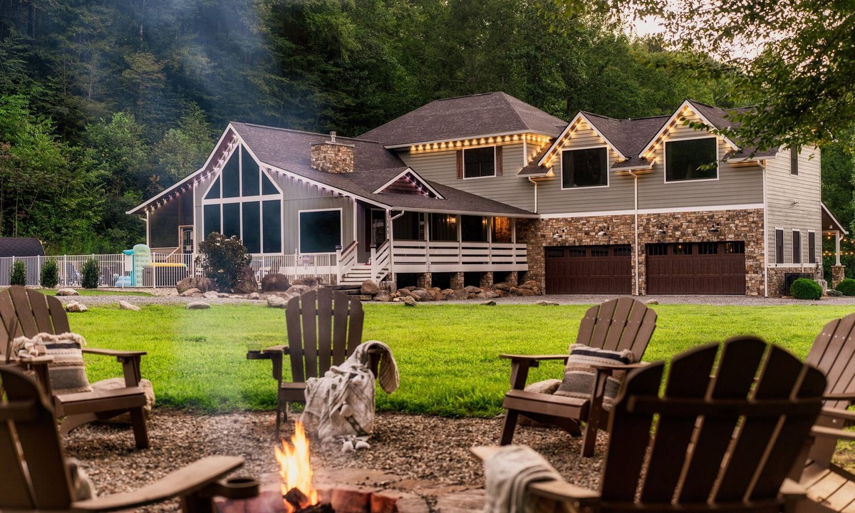 Pittman Center House | Heated Pool, Sauna & Easy Access Near Gatlinburg