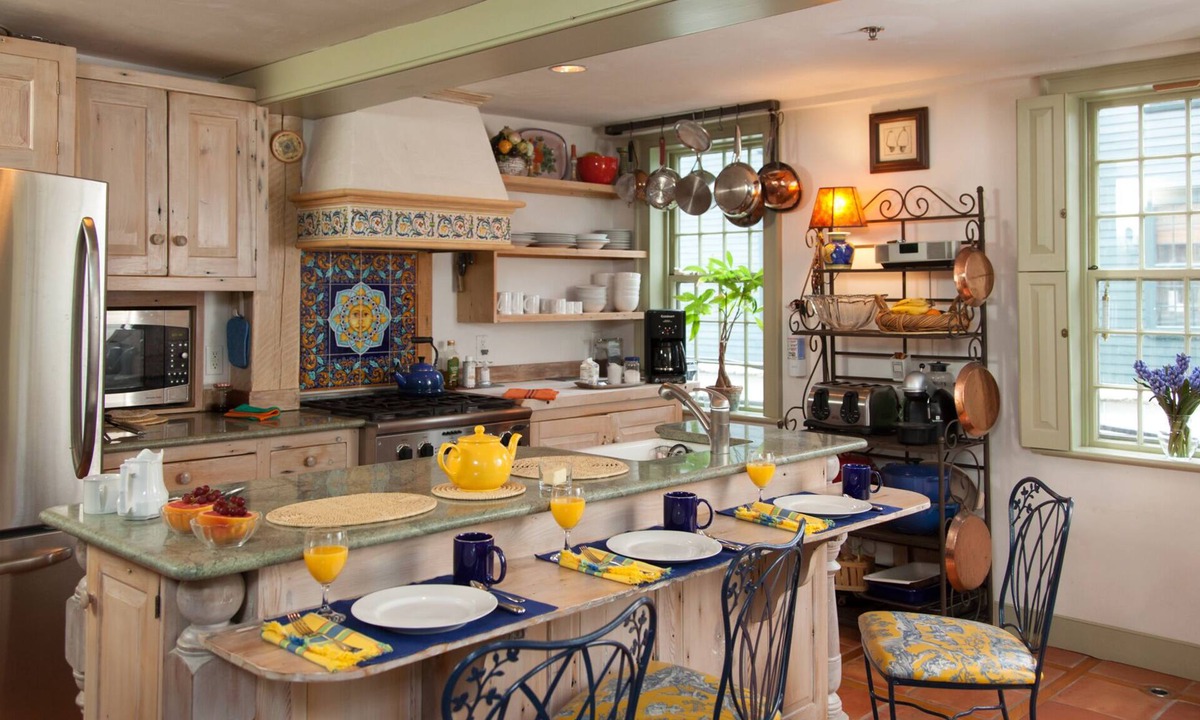 The Point House | Historic 304 year old, Award winning, whole house rental by the water.