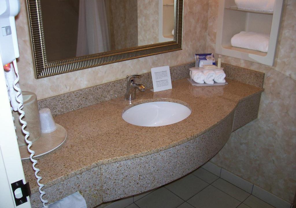 Kannapolis Hotel | Holiday Inn Express Hotel & Suites - Concord by IHG