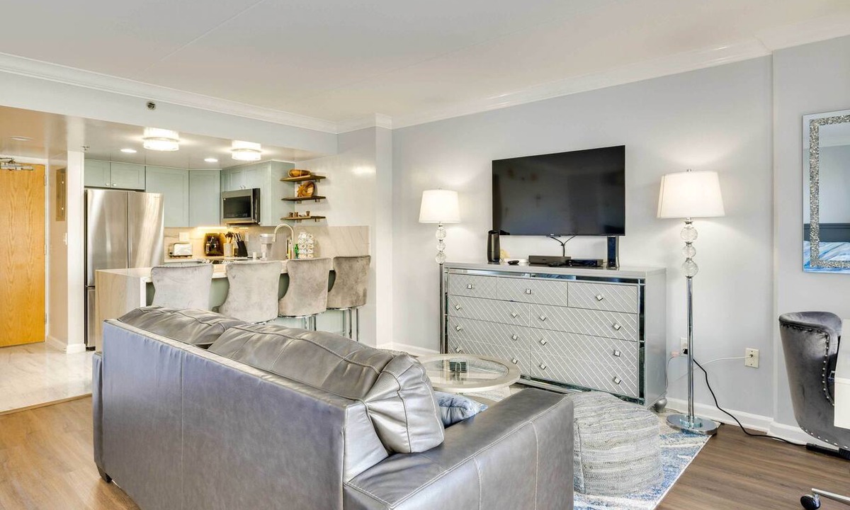 Waikiki Apartment | Honolulu Studio w/Ocean View: Parking Included!