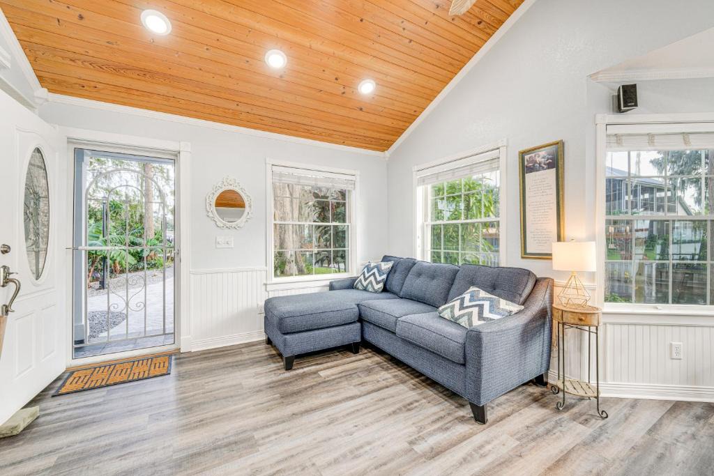 Cypress Gardens Apartment | Hot Tub & Fire Pit: Lakefront Home on Lake Eloise