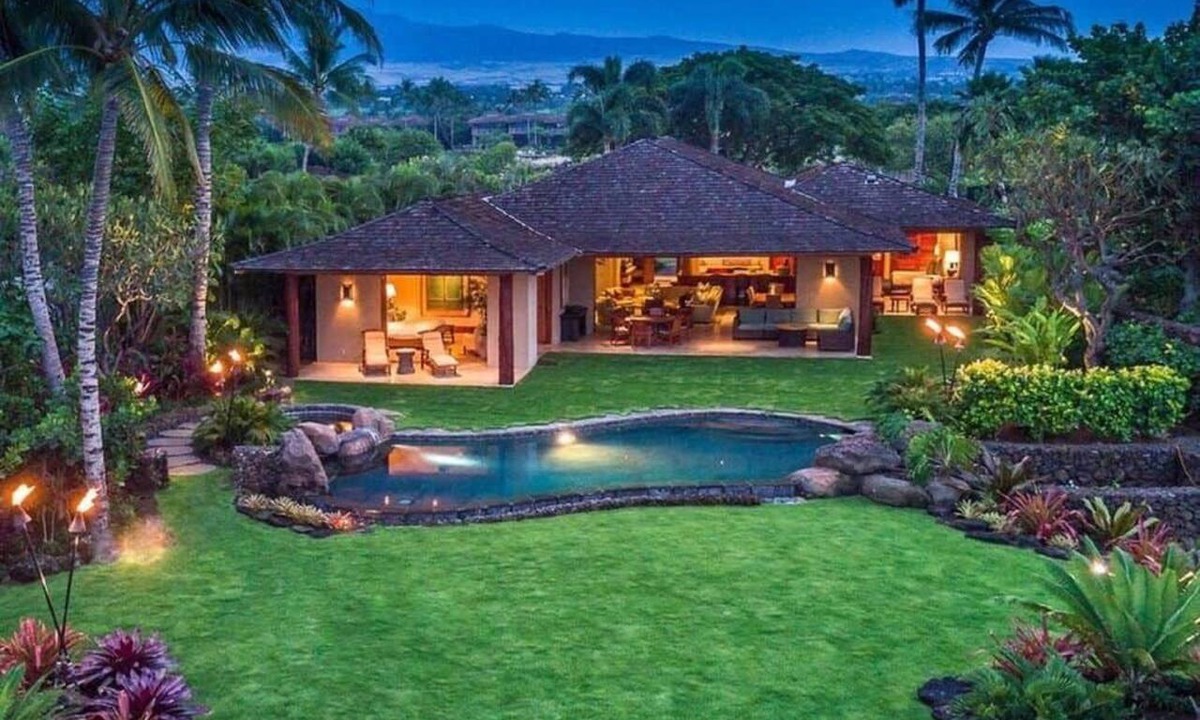 Kaupulehu House | Hualalai 72-107 Pakui: Private Residence on the 14th Green With Maui Views.