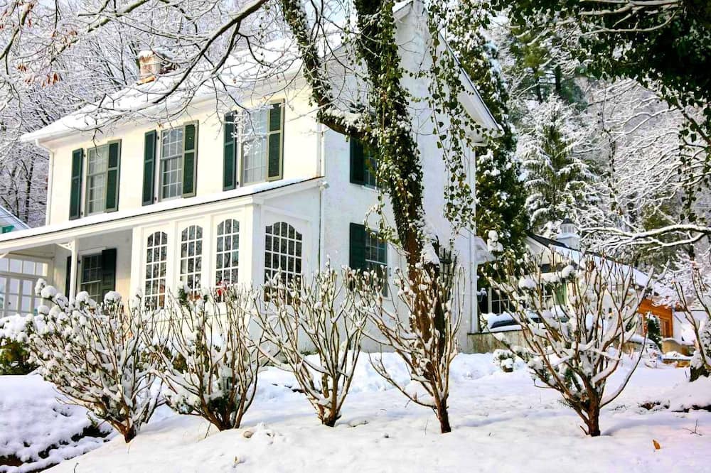 Chester Springs Cottage | Idyllic Cottage Getaway on a Country Estate in Chester Springs, Pennsylvania