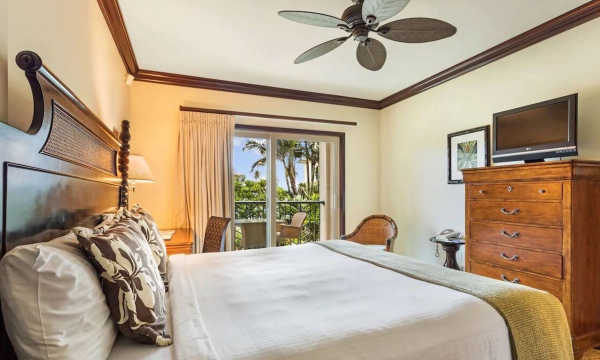 Wailua House | Island Escape! Private Lanai, Full Kitchen, Spa, Minutes to Waipouli Beach