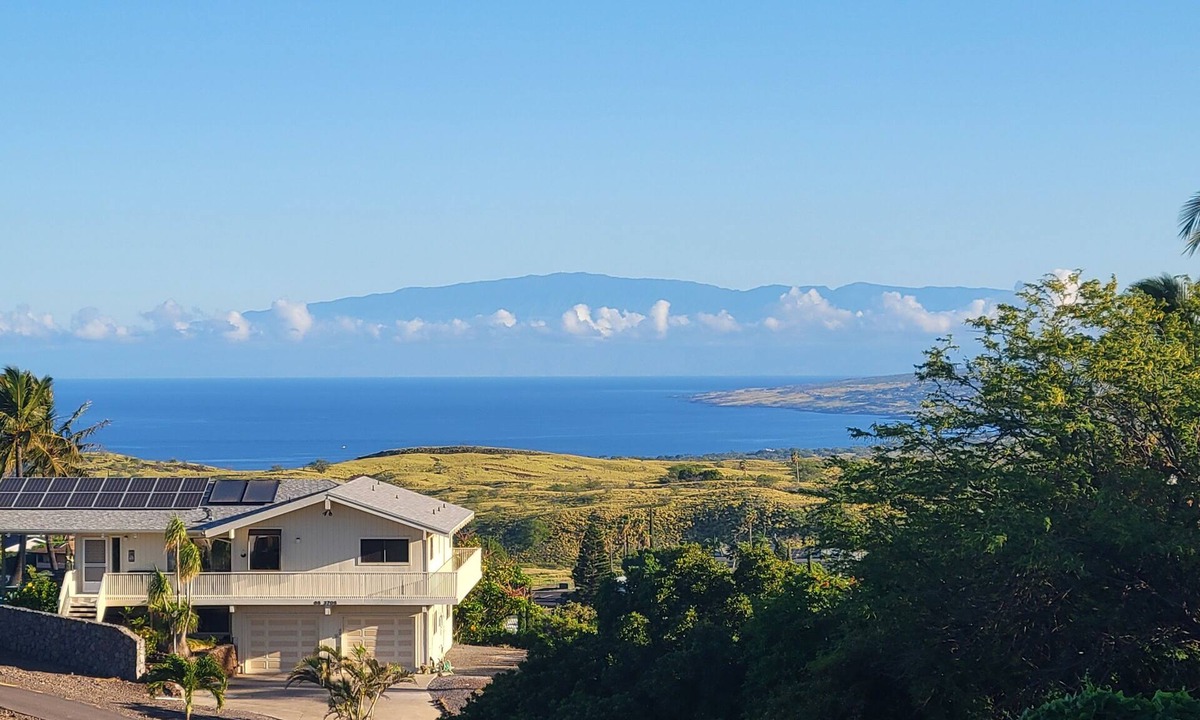 Francolin Place House | Island Views Hale, Panoramic Ocean & Sunset Views 4BR/3BA Sleeps 10, Pool Access