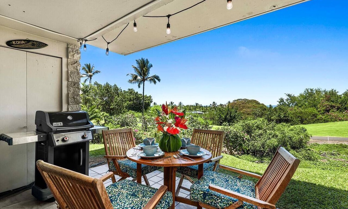 Keauhou Condo | Keauhou Akahi 302: Cute Condo w/Private Lanai, Ocean & Golf Views, Shared Pool