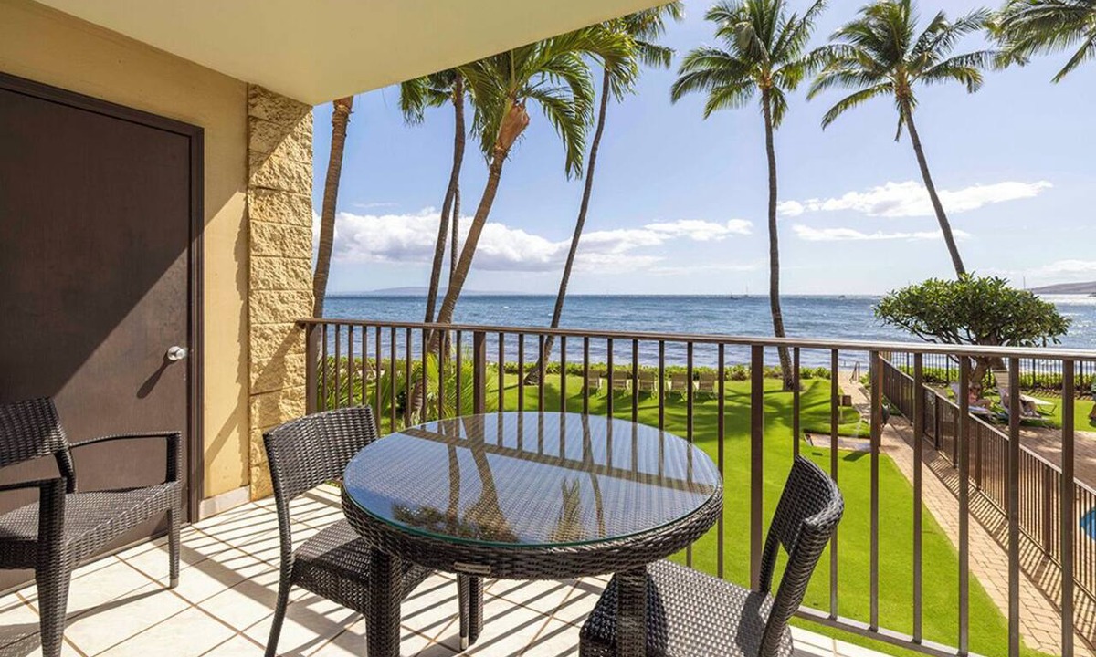 Kihei Condo | Kihei Beach Unit 202 Oceanfront Beautifully Furnished Condo in Sugar Beach