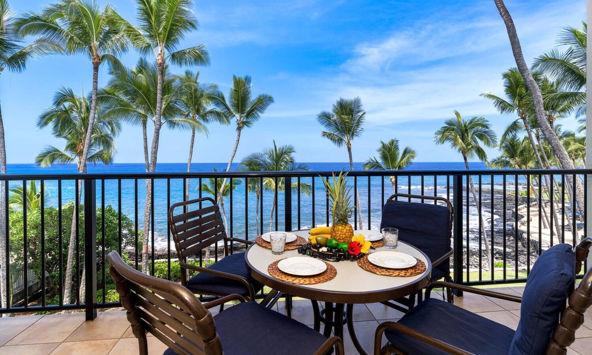 Kailua-Kona Condo | Kona By the Sea #302 Oceanfront 2-Bedroom Retreat with Central A/C