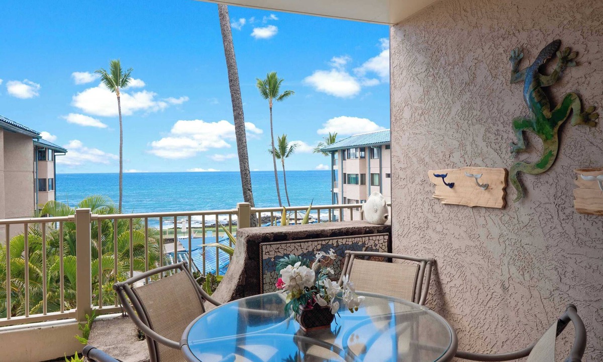 Historic Kailua Village Condo | Kona Reef F2 – Charming Oceanfront Condo for 4!