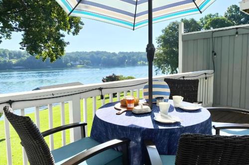 North Shore Apartment | Lakefront Moneta Home with Kayaks and Dock