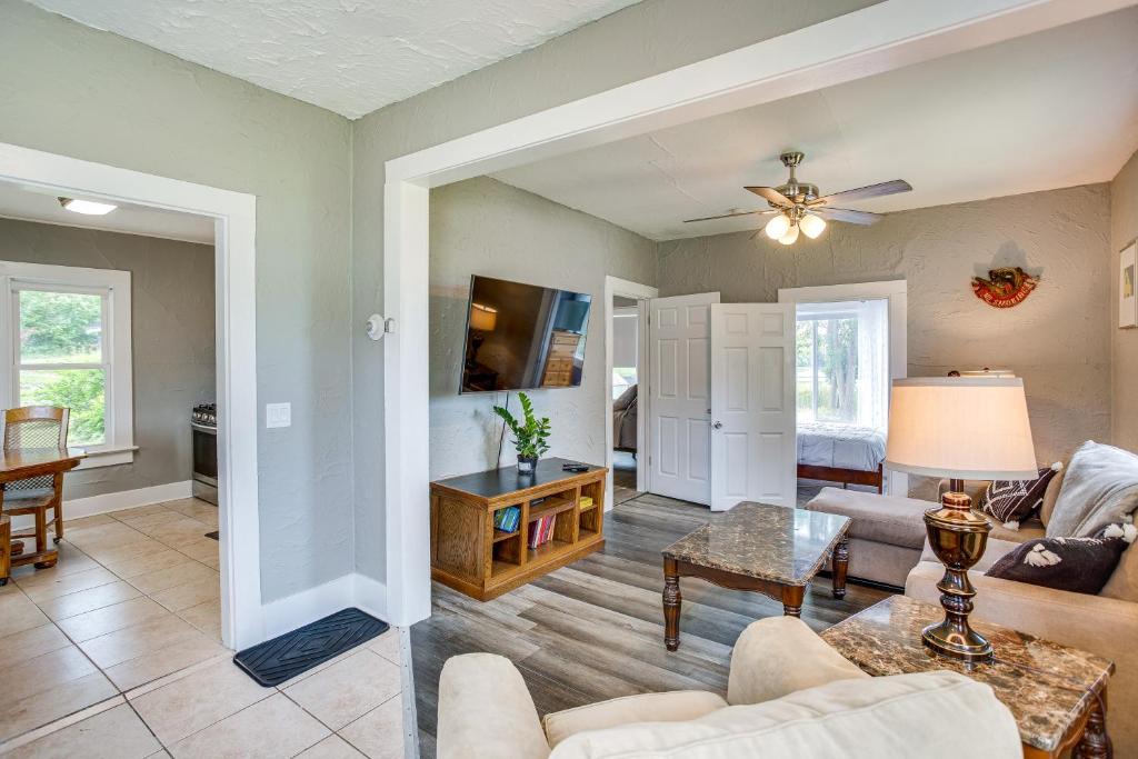 Mound House | Lakefront Mound Getaway: Near Snowmobiling Trails!