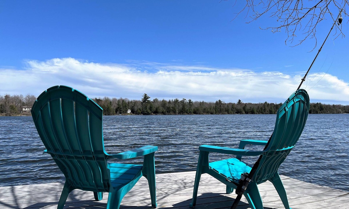 Pocono Summit Ski Chalet | LAKEFRONT Rustic Retreat- Hot Tub, Gameroom, Firepit, Kayaks, Dock, BBQ