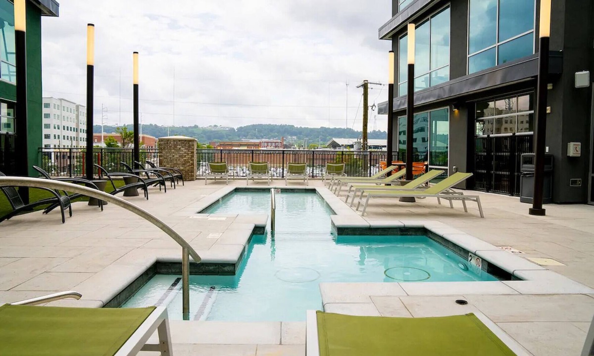 Five Points South Apartment | Landing | Incredible Studio, Yoga Studio, Gym