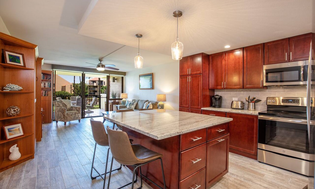 Kihei Condo | LARGE LANAI-TWIN MURPHY BEDS IN LIVING ROOM-AC-METICULOUS CLEANING