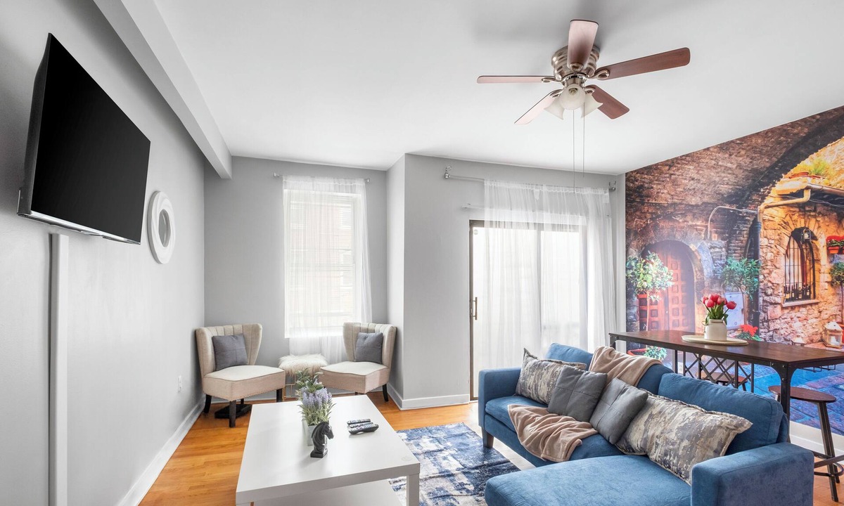 Graduate Hospital Apartment | Large Lovely Apt in Prime Area