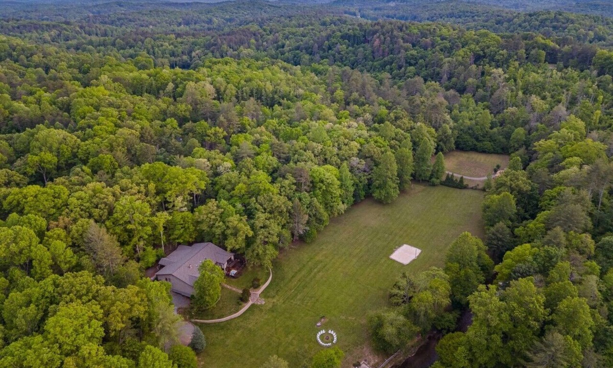 Epworth House | Laughing Bear Lodge 10k sqft On Trout Stream