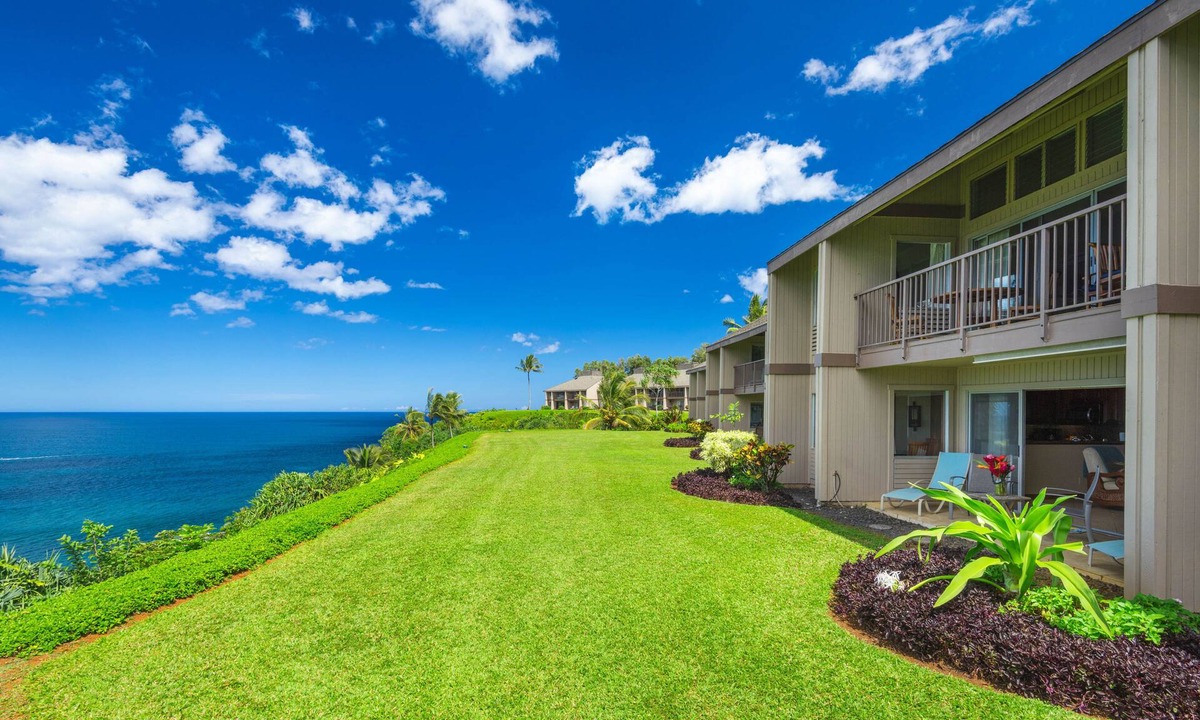 Princeville Condo | Lovely front-row home on Oceans Bluff w/views of Bali Hai, WiFi, pool & hot tub