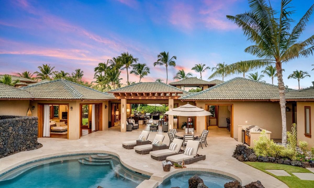 Kamuela House | Luxury Hawaiian Retreat - Beach Club, Pool/Spa, Gazebo, Golf Cart & E-Bikes