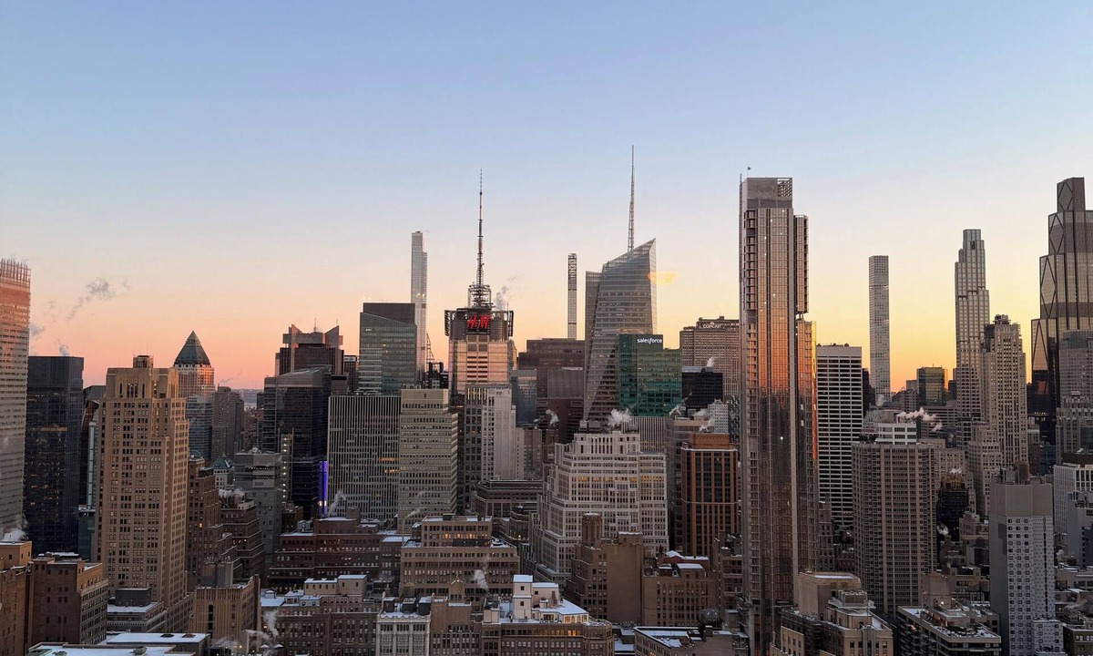 Midtown Apartment | Luxury High-Rise with Panoramic NYC Views