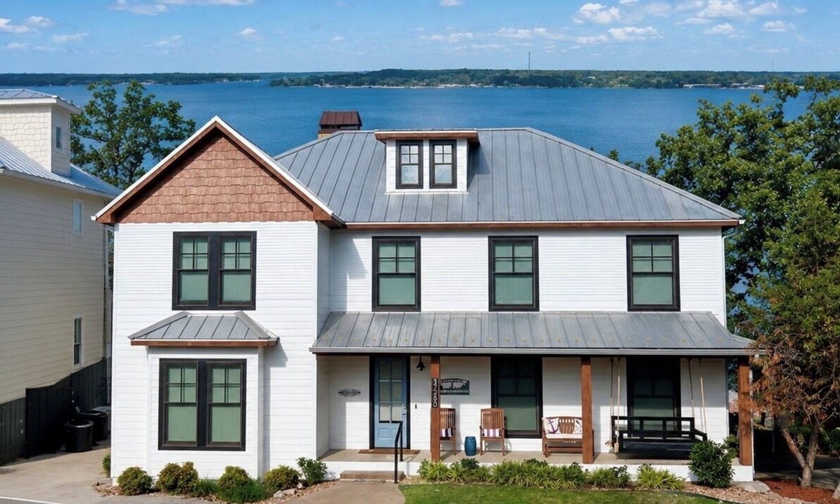 Vinita House | Luxury Lakefront on Grand Lake, Gated Community, Pool, Hot Tub, Boat Dock