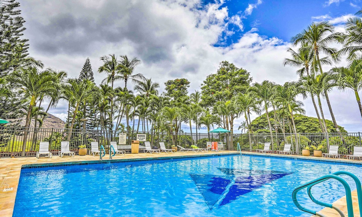 Makaha Condo | Makaha Studio w/Mtn & Ocean Views - 1 Mi to Beach!