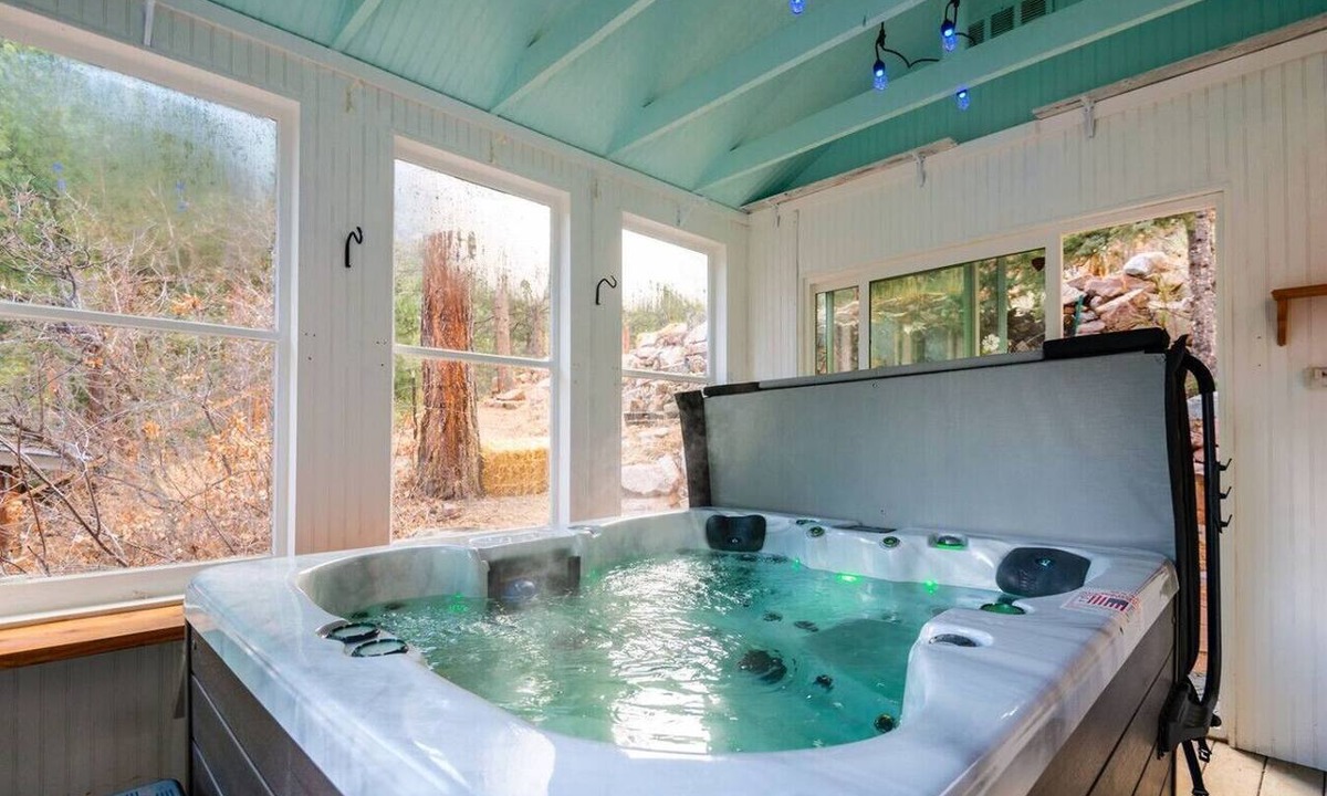 Cascade Cabin | Martindale Manor | Historic Mountain Retreat w/Hot Tub & Game Room