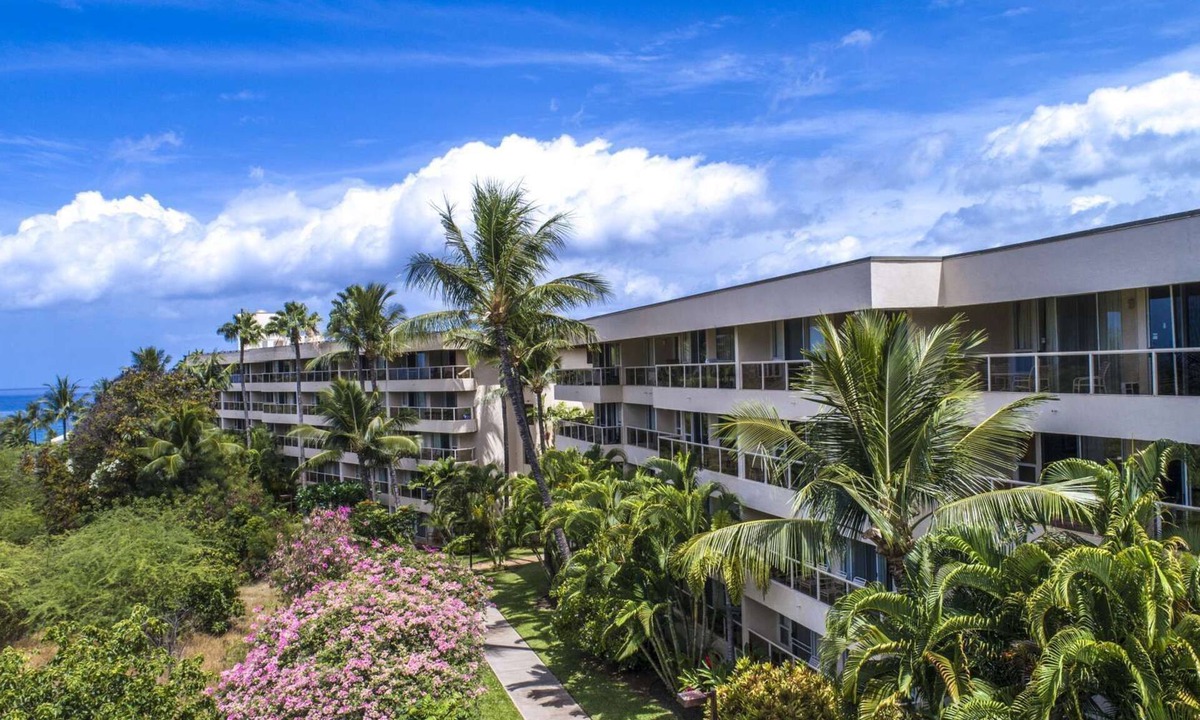 Kihei Condo | Maui Banyan- 1BR Garden View - Full Kitchen/Beach across the street/Free Parking