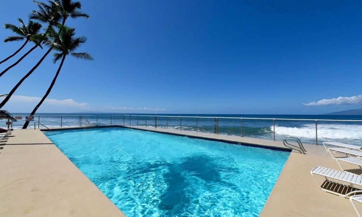 Historic Lahaina Front Street House | Maui Oceanfront 3 Bedroom Townhome Sleeps 8