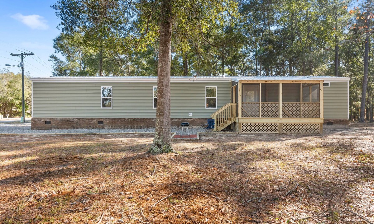 Varnamtown House | "Minnie Vacay" is a 3 Bedroom, 2 Bathroom Home on the Mainland!