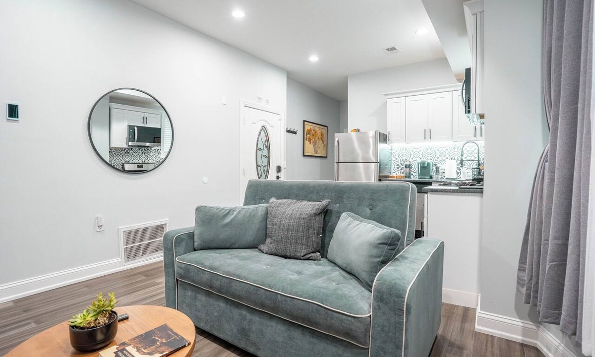 Garden Court Apartment | Modern 2BR Loft near UPenn/CHOP – King Suite